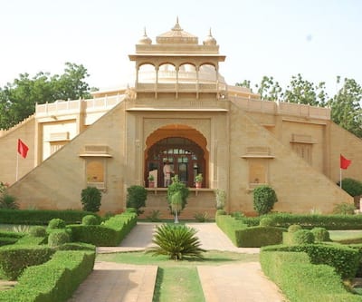 https://imgcld.yatra.com/ytimages/image/upload/t_hotel_yatra_city_desktop/v1439273412/Domestic Hotels/Hotels_Jaisalmer/Hotel Heritage Inn/Overview.jpg